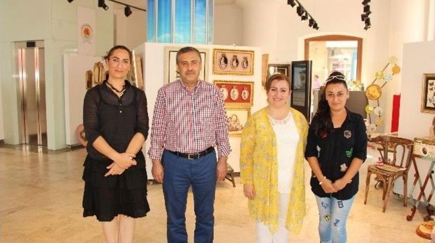 "sanata D&ouml;n&uuml;şen Altın Eller" Sergisi