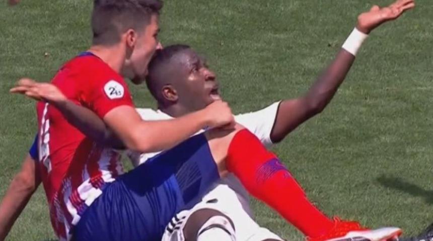 Atletico Madridli Tachi Real Madridli Vinicius'un kafasını ısırdı!