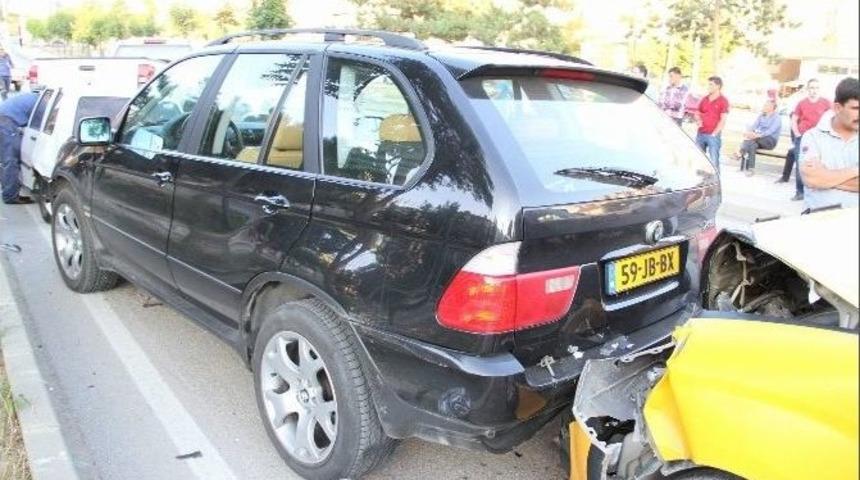 Yozgat&rsquo;ta Zincirleme Trafik Kazası: 3 Yaralı