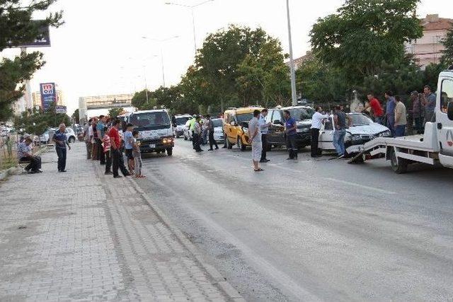 Yozgat’ta Zincirleme Trafik Kazası: 3 Yaralı