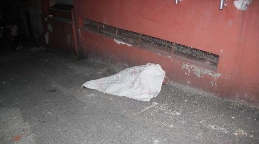 Sokak Arasında &Ouml;l&uuml; Bulundu