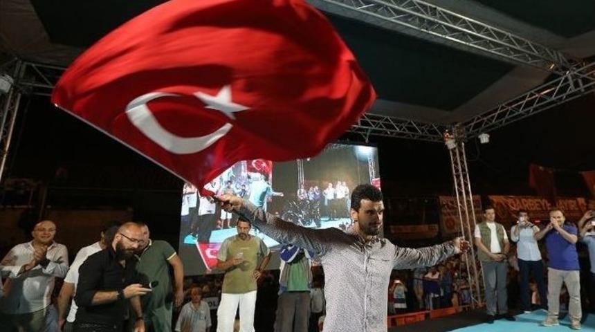 Sofuoğlu, Demokrasi Meydanına Motosikletiyle Geldi