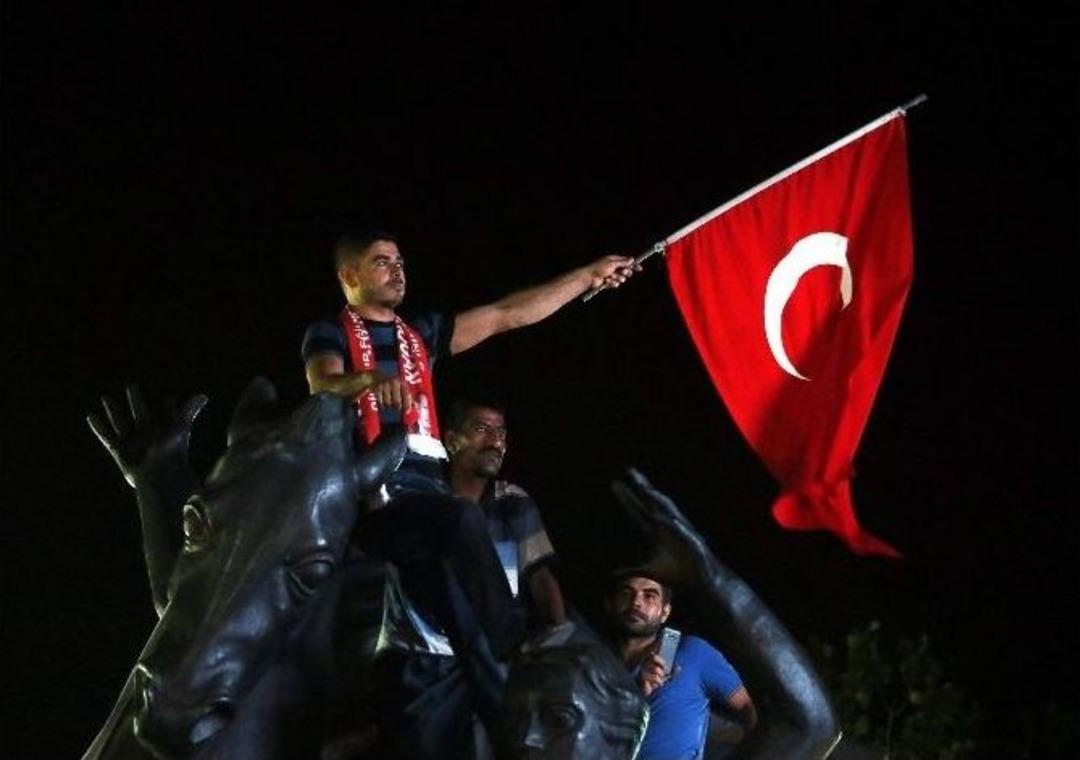 Antalya&rsquo;da Demokrasi N&ouml;beti Devam Ediyor