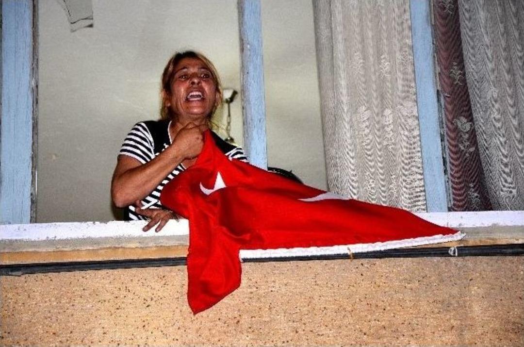 &Ouml;nce Evinin Camlarını Kırdı Ardından Gazetecilere Dert Yandı