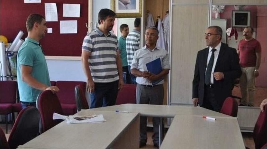 İl Milli Eğitim M&uuml;d&uuml;r&uuml; Demir, Tercih Danışmanlığı Komisyonlarını Ziyaret Etti&rlm;