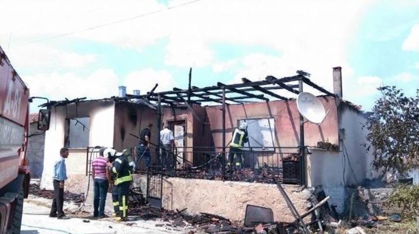 Kaymakamdan Evi Yanan Aileye Ziyaret