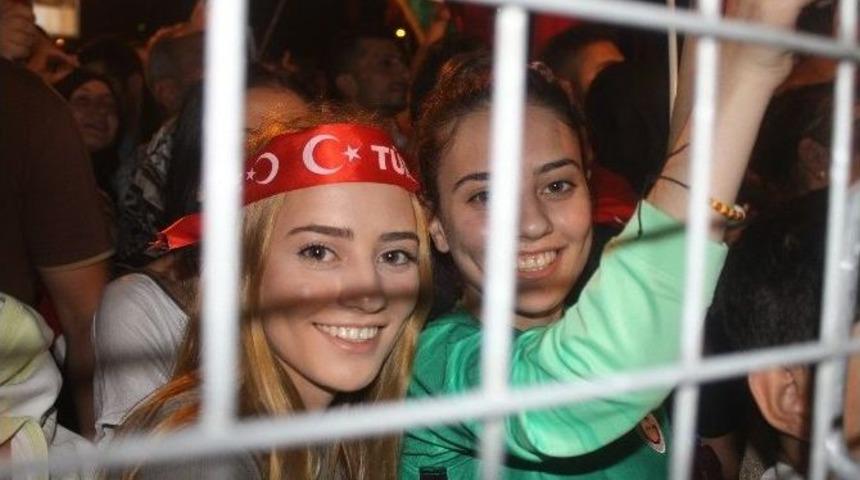 Demokrasi N&ouml;beti 14. G&uuml;n&uuml;nde