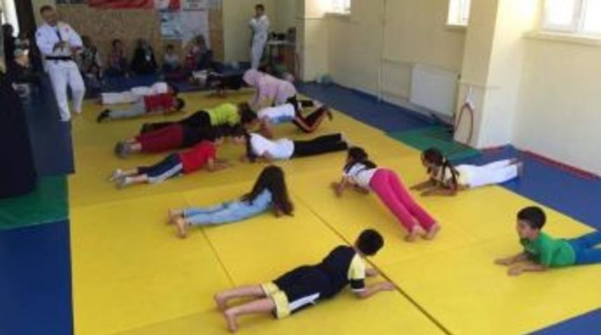 Karaman&rsquo;da Yaz Spor Okulları Judo Eğitimleri Devam Ediyor