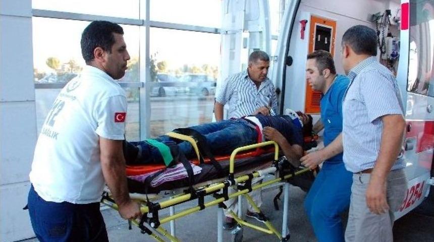 Motosiklet İle Otomobil &Ccedil;arpıştı: 1 Yaralı