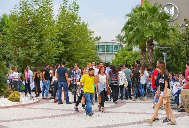 Yaşar Üniversitesi’nin Rektöründen Adaylara Öneriler