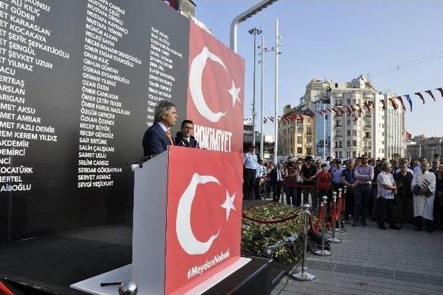 Akademisyenlerden Taksim Meydanı’nda Milli İradeye Saygı Ve Demokrasi Yürüyüşü