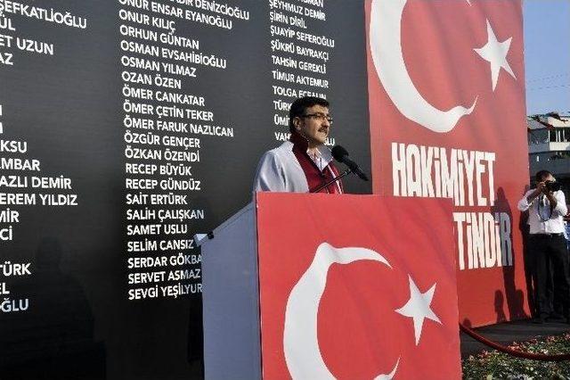 Akademisyenlerden Taksim Meydanı’nda Milli İradeye Saygı Ve Demokrasi Yürüyüşü