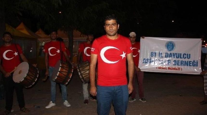Davul Ve Zurnalarıyla Demokrasi Nöbetine Katıldılar
