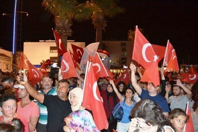 Ayvalık’ta Mehteranlı Vatan Ve Demokrasi Nöbeti Coşkusu