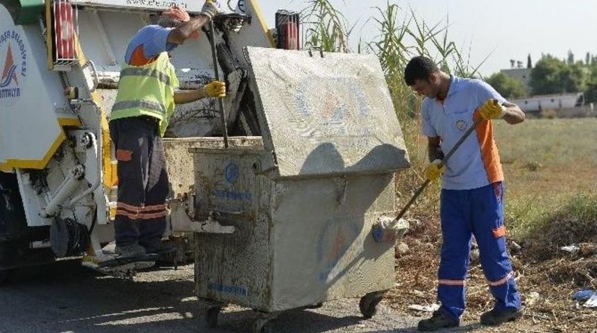 Muratpaşa&rsquo;da &Ccedil;&ouml;p Konteynırları Dezenfekte Ediliyor
