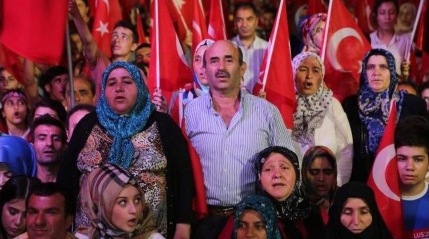 Halkalı Meydanı&rsquo;nın Adı 15 Temmuz Şeref Meydanı Olarak Değiştiriliyor