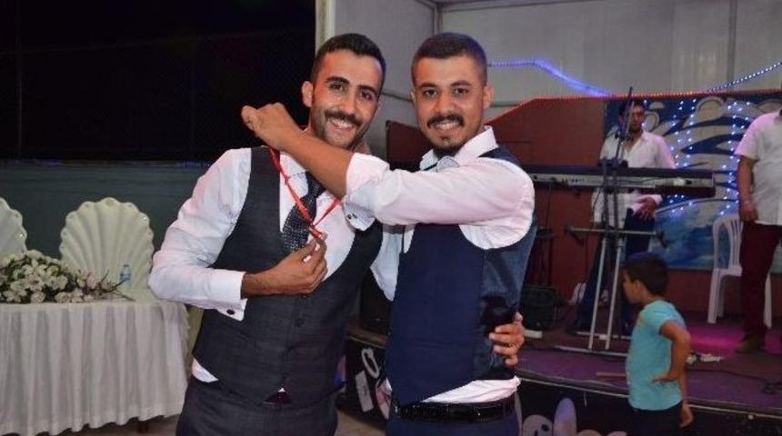 D&uuml;ğ&uuml;nde Takı Yerine, Cıvata Taktılar