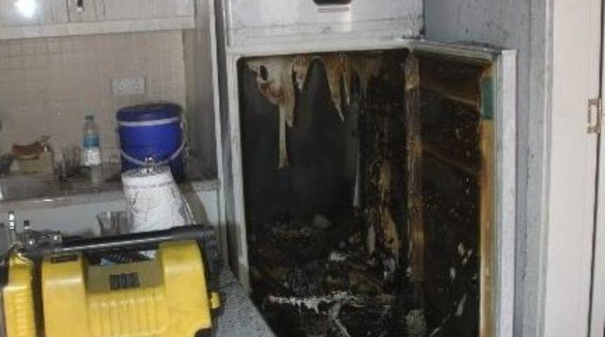 Didim&rsquo;de Buzdolabı Az Daha Evi Yakıyordu