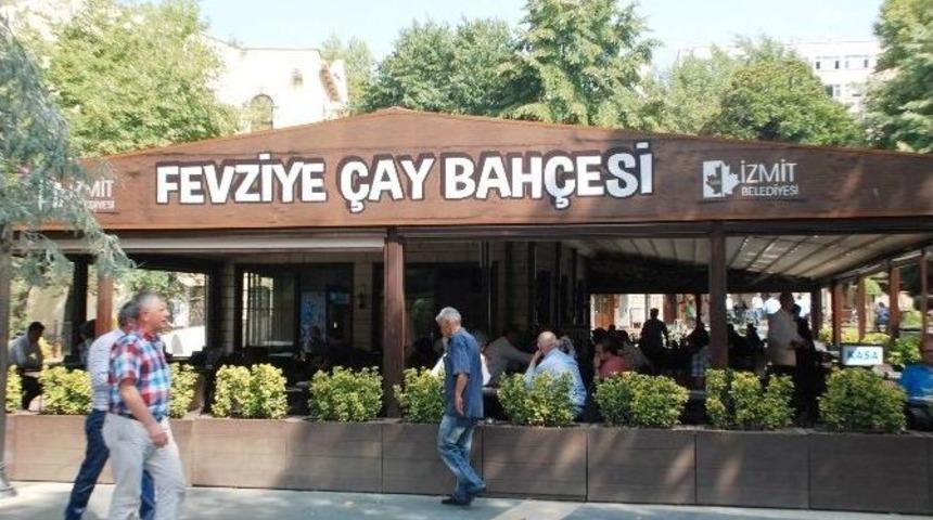 İzmitliler, Fevziye Çay Bahçesine Akın Ediyor