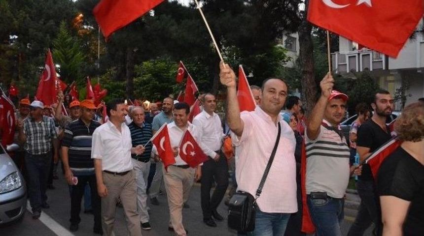 Özel İdare’den Demokrasi Yürüyüşü