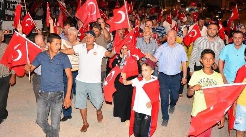 İlahiyat&ccedil;ı Yazar Ahmet Bulut&rsquo;tan Demokrasi N&ouml;betine Destek