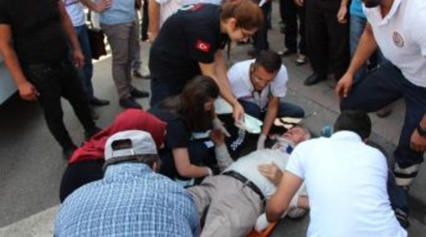 Yaşlı Adama Yaya Geçidinde Kamyonet Çarptı