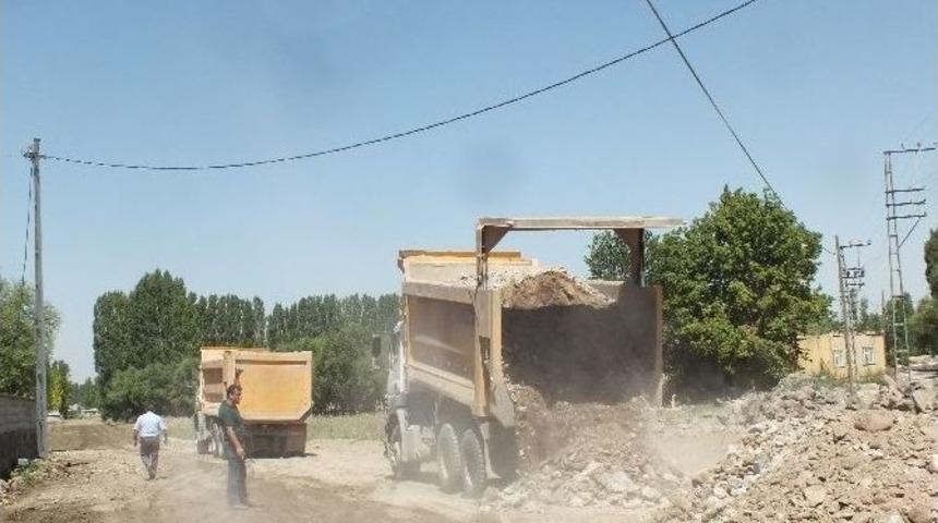 Malazgirt Belediyesi &Ccedil;alışmalarına Kurban Keserek Başladı