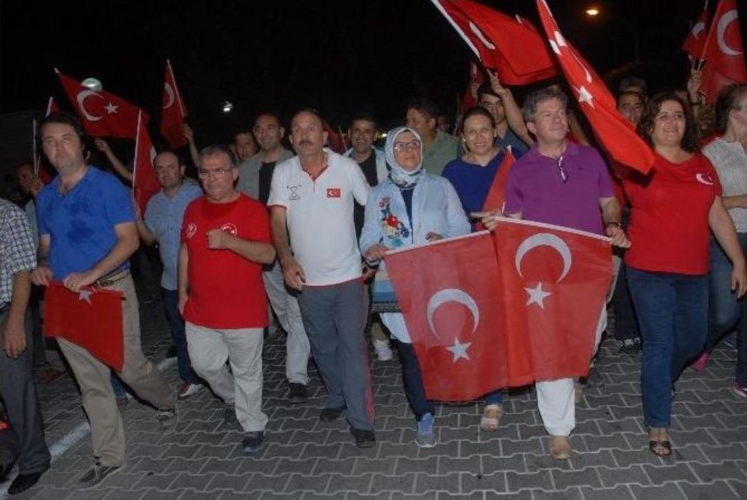 Beşkaza Demokrasi Y&uuml;r&uuml;y&uuml;ş&uuml;ne 5 Bini Aşkın Vatandaş Katıldı