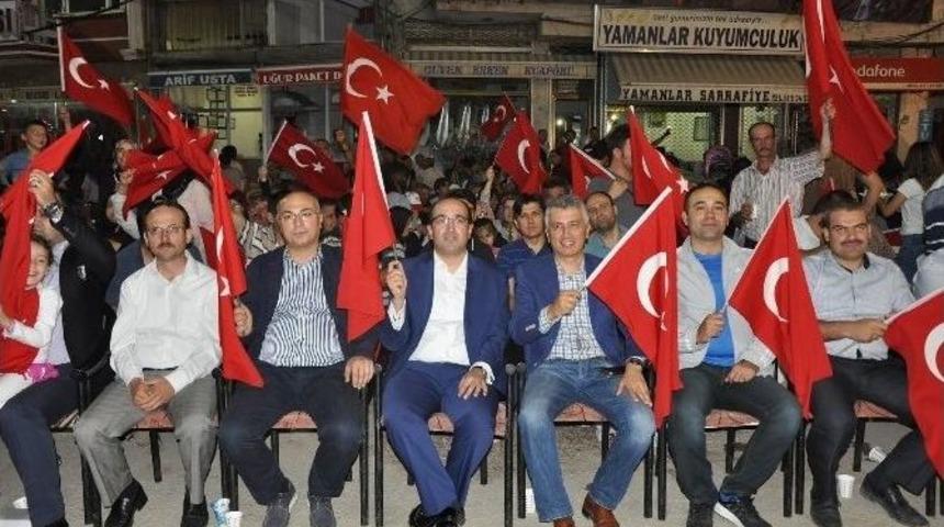 Sandıklı’da Demokrasi Nöbetleri Devam Ediyor