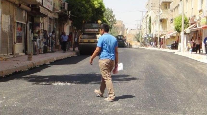 Nusaybin&rsquo;de Parke Taşlar S&ouml;k&uuml;ld&uuml;, Yollar Asfaltlandı