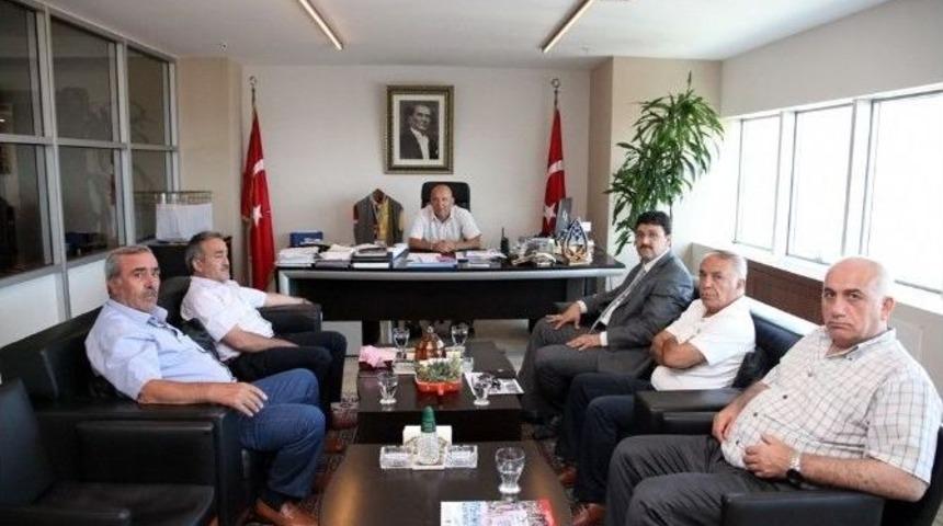 Kartal Oto Y&ouml;netimi&rsquo;nden Başkan Altınok &Ouml;z&rsquo;e Teşekk&uuml;r Plaketi