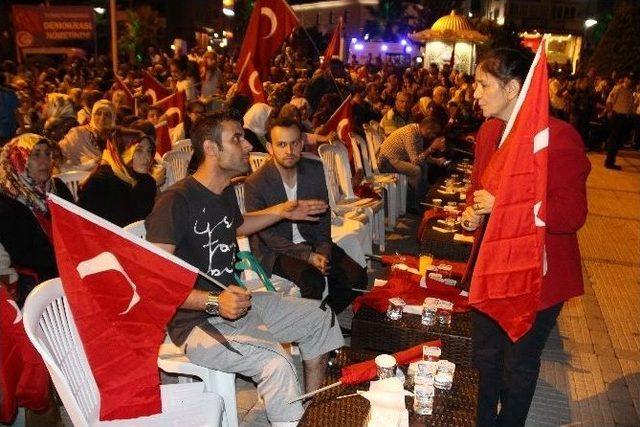 Tankın Üzerinde Darbeye Karşı Duran Vatandaş O Anları Anlattı