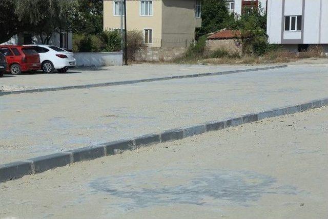 4 Bin 770 Metrekarelik Yol Ve Kaldırım İle 100 Araçlık Otopark Hizmete Açıldı