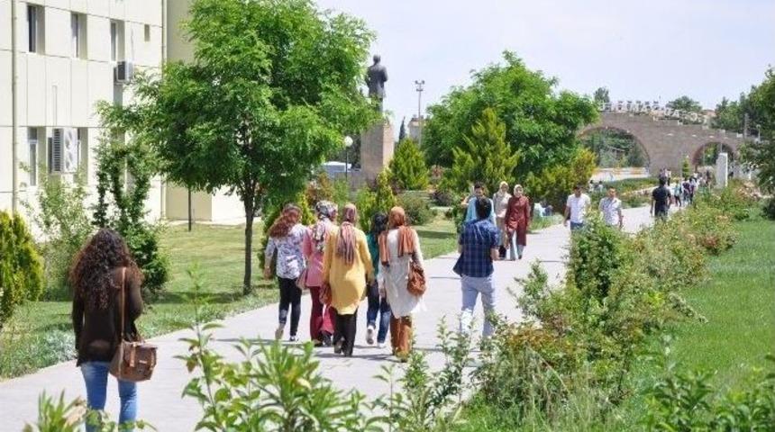 Adıyaman &Uuml;niversitesi Yeni &Ouml;ğrencilerini Bekliyor