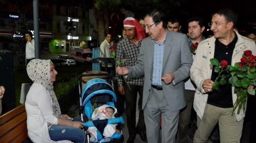 Paland&ouml;ken Belediyesi, &rsquo;namerde Karşı Meydanları Boş Bırakmadı&rsquo;