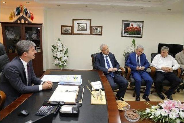 Turgutlu Belediyesi Vali Güvençer’i Ağırladı
