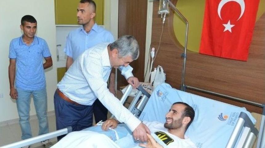 Polat, Darbecilerin Yaraladığı Enes&rsquo;i Ziyaret Etti