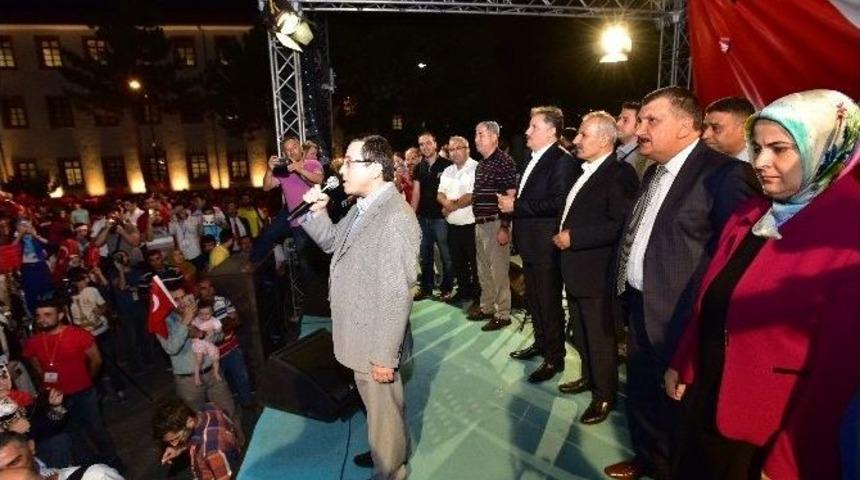Rekt&ouml;r Kızılay İlk Mesajını Demokrasi N&ouml;betinde Verdi