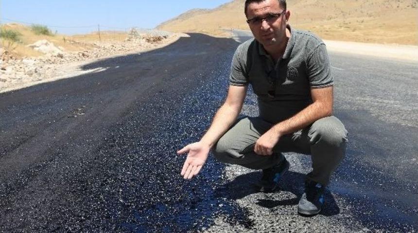 S&uuml;r&uuml;c&uuml;lere Mıcırlı Yol Uyarısı