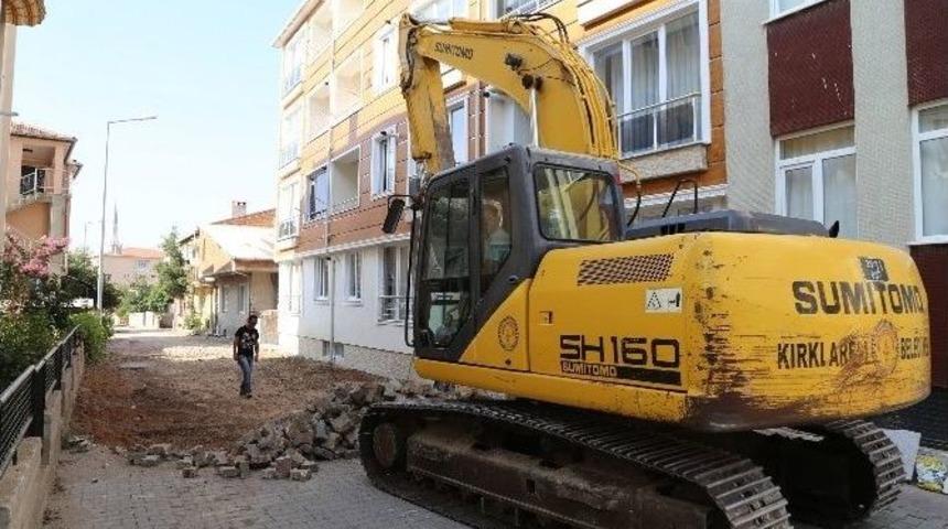 Karakaş Mahallesinde Yollar Yenileniyor