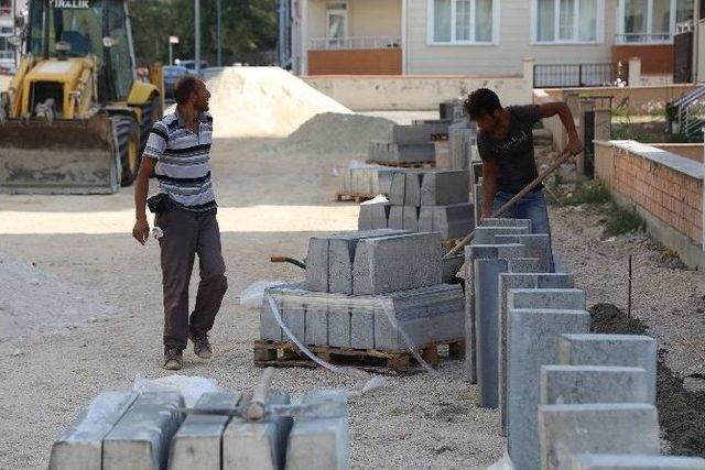 Karakaş Mahallesinde Yollar Yenileniyor