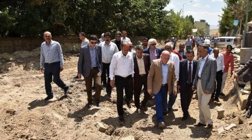 Başkan Sekmen, Hınıs&rsquo;ta &Ccedil;alışmaları İnceledi