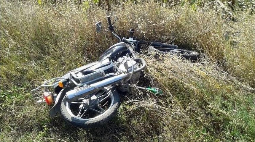 Motosiklet Şarampole Uçtu: 1 Yaralı