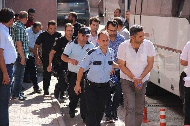 Kayseri’de Fetö/pdy Operasyonunda Gözaltına Alınan 43 Polis Adliyeye Çıkarıldı