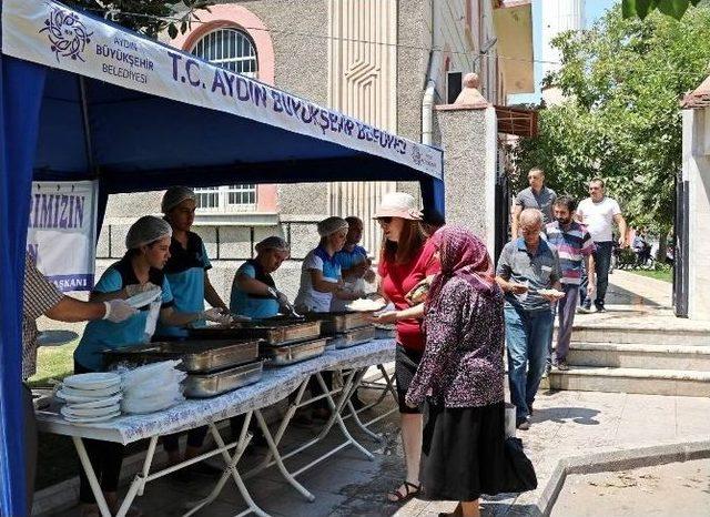 Büyükşehirden Demokrasi Şehitleri İçin Pilav Hayrı