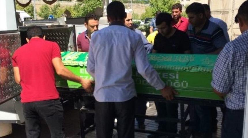 14 Yaşındaki Kız, Babasını &Ouml;ld&uuml;rd&uuml;