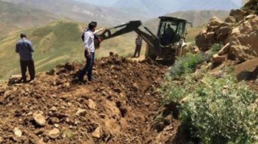 Belediye Ekipleri Halk Birlikte Su Arızasını Gideriyor