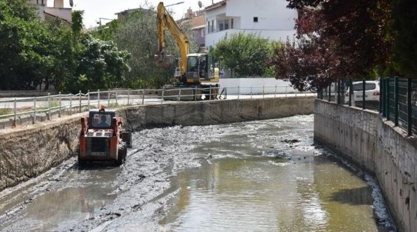 S&uuml;leymanpaşa Belediyesi Değirmenaltı Deresini Temizliyor