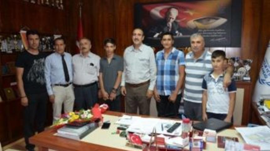 Malatyalı Boks&ouml;rlerden &Uuml;&ccedil; Madalya