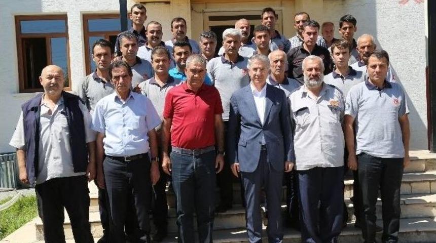 Başkan Yanılmaz, Personeliyle Gece N&ouml;bet Tutuyor, G&uuml;nd&uuml;z Hizmet Ediyor